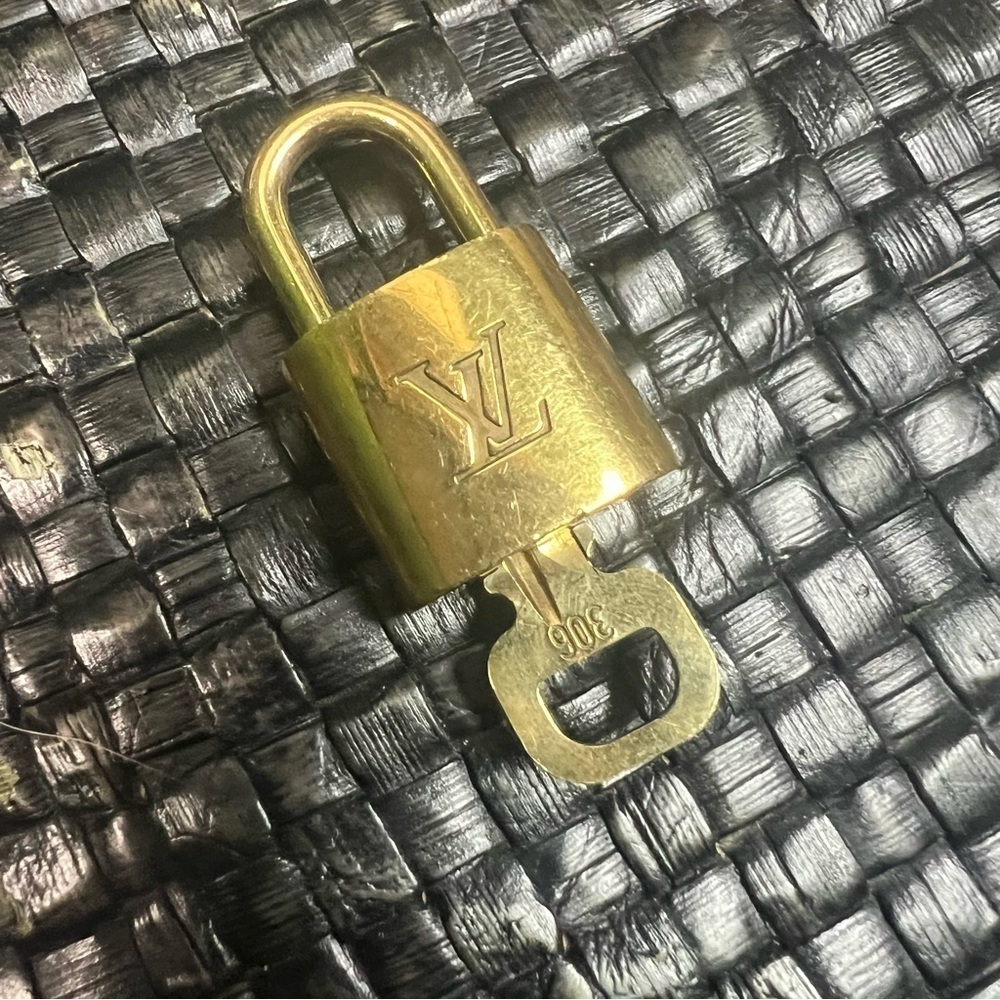 LOUIS VUITTON | Lock and Key